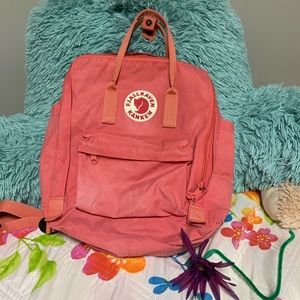 Pre loved classic Fjallraven Kanken peach pink